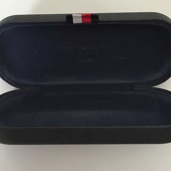 Tommy Hilfiger Glasses & Hard Case - Picture 11 of 15